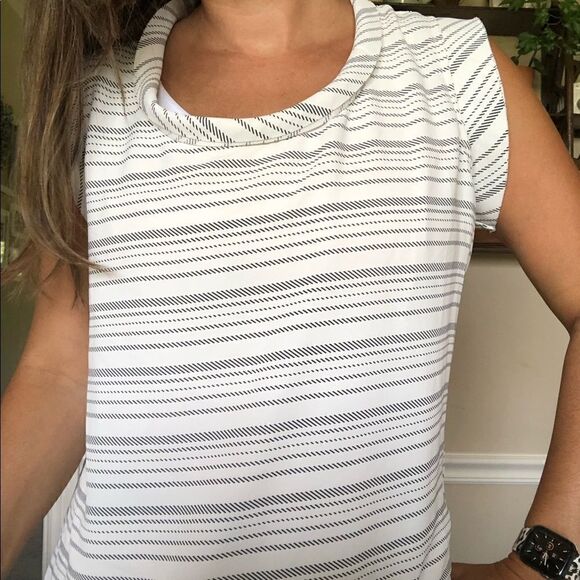 Cabi Striped Madeline Blouse Top 236 White Career Sleeveless Women Size Small - Picture 4 of 9